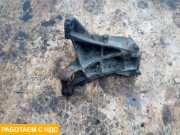 Кронштейн переднего бампера левый